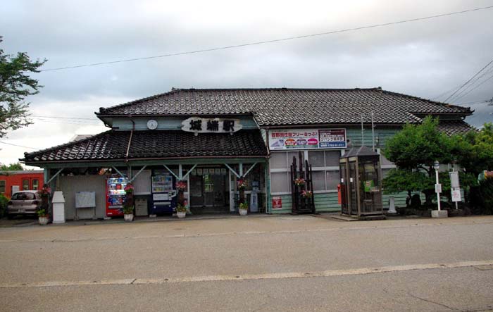 城端駅(じょうはなえき) 木造駅舎 JR城端線