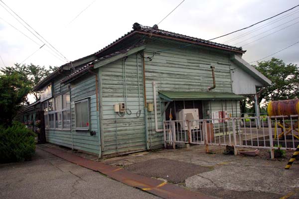 城端駅(じょうはなえき) 木造駅舎 JR城端線
