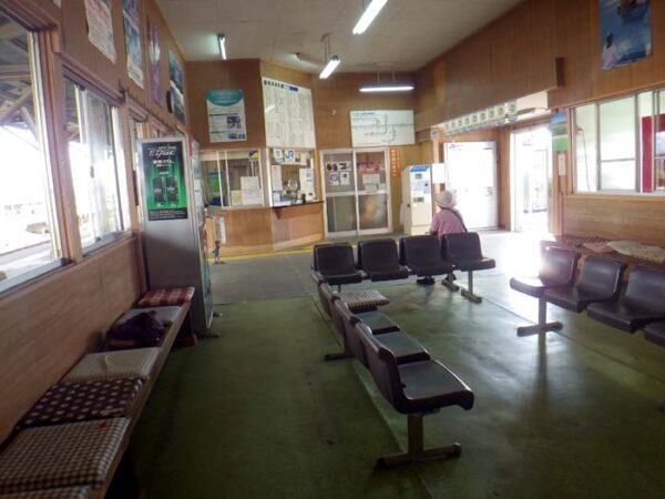 福野駅 (富山県) 木造駅舎 JR城端線