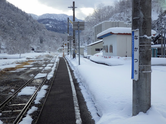 中土駅　大糸線　木造駅舎　無人駅