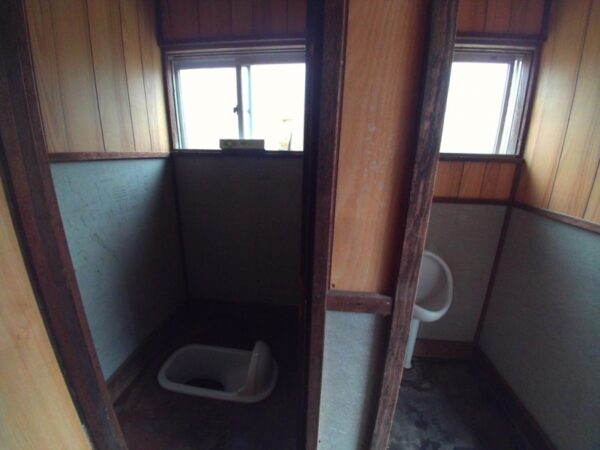 渡島沼尻駅  便所