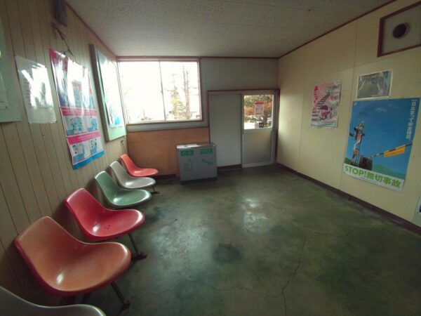 池田園駅　駅舎内　函館本線（砂原支線）（無人駅）　※2022年3月12日廃止予定
