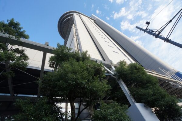 旧東京市営真砂町住宅~旧菊坂町~鐙坂~銭湯菊水湯~金田一京助・春彦旧居跡~謎のセメント穴