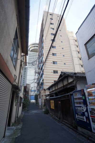 旧東京市営真砂町住宅~旧菊坂町~鐙坂~銭湯菊水湯~金田一京助・春彦旧居跡~謎のセメント穴