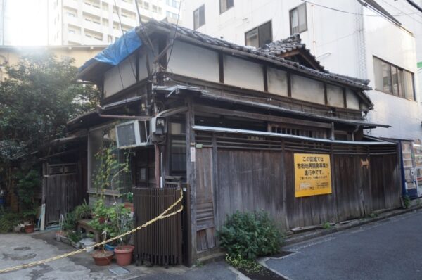 旧東京市営真砂町住宅~旧菊坂町~鐙坂~銭湯菊水湯~金田一京助・春彦旧居跡~謎のセメント穴
