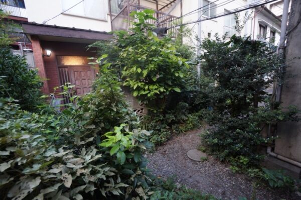旧東京市営真砂町住宅~旧菊坂町~鐙坂~銭湯菊水湯~金田一京助・春彦旧居跡~謎のセメント穴