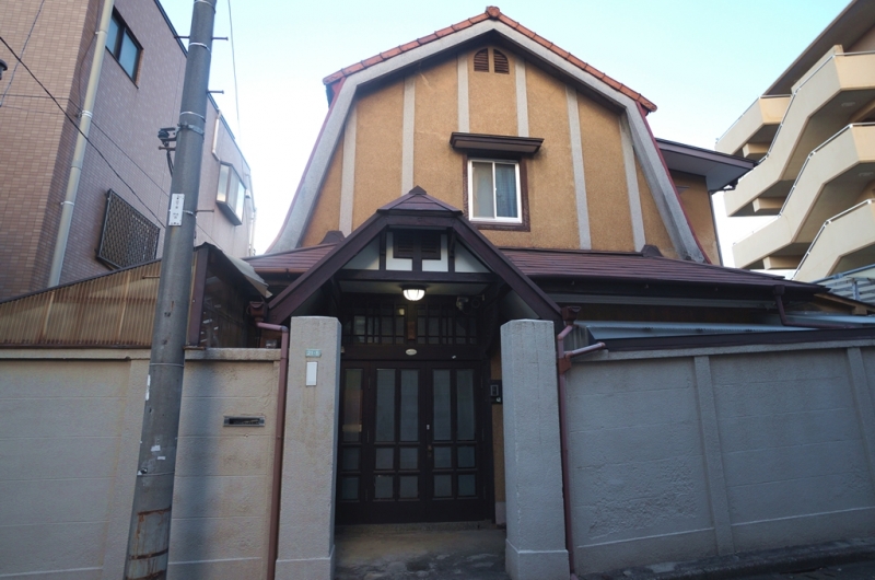 旧東京市営真砂町住宅~旧菊坂町~鐙坂~銭湯菊水湯~金田一京助・春彦旧居跡~謎のセメント穴