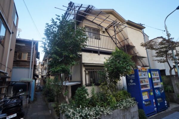 旧東京市営真砂町住宅~旧菊坂町~鐙坂~銭湯菊水湯~金田一京助・春彦旧居跡~謎のセメント穴