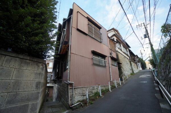 旧東京市営真砂町住宅~旧菊坂町~鐙坂~銭湯菊水湯~金田一京助・春彦旧居跡~謎のセメント穴