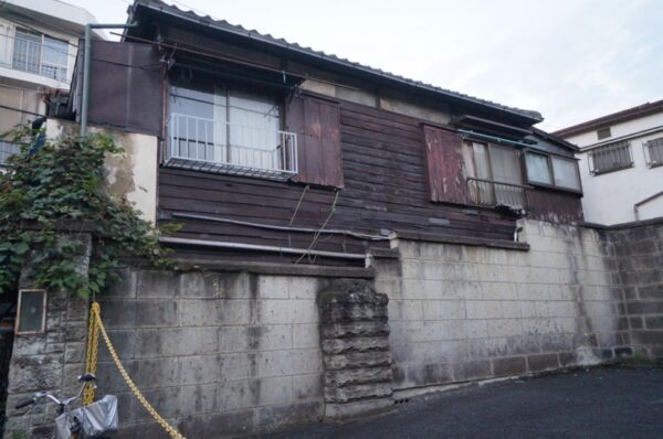 旧東京市営真砂町住宅~旧菊坂町~鐙坂~銭湯菊水湯~金田一京助・春彦旧居跡~謎のセメント穴