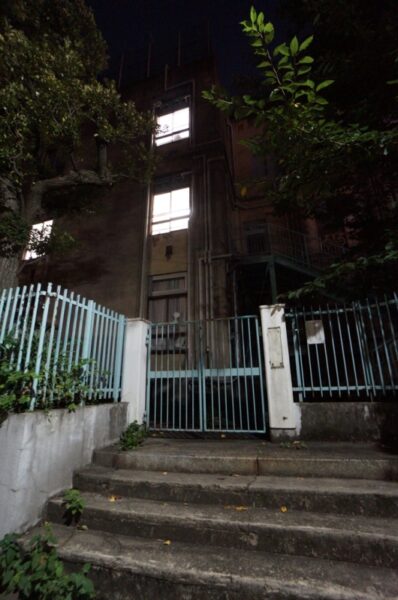 旧東京市営真砂町住宅~旧菊坂町~鐙坂~銭湯菊水湯~金田一京助・春彦旧居跡~謎のセメント穴