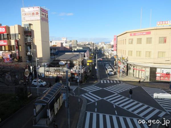 鴻池新田駅前の十字路