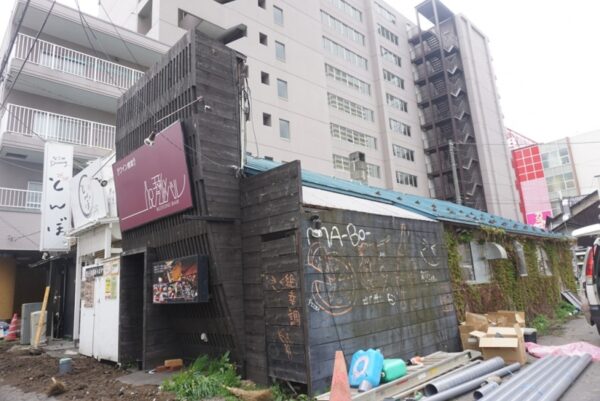 琴似駅前のワイン食堂・琴似バル。解体か改築中だった。