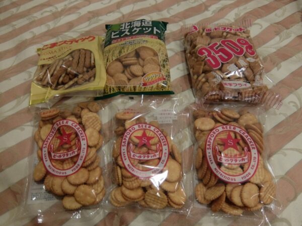 おみやげにビスケット類を800円分くらい買い込む。