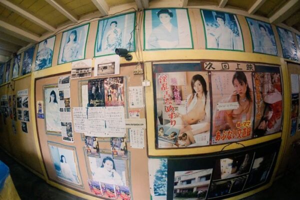 沖縄最古の映画館 那覇市 首里劇場(成人映画上映)