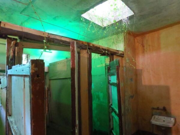 沖縄最古の映画館 那覇市 首里劇場(成人映画上映)