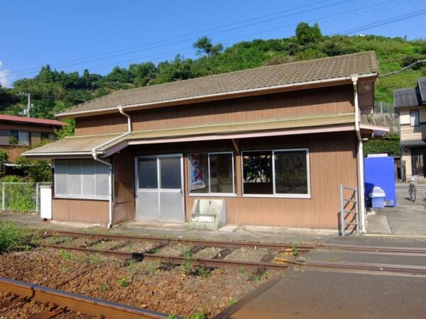 立間駅　無人駅　木造駅舎　JR予讃線