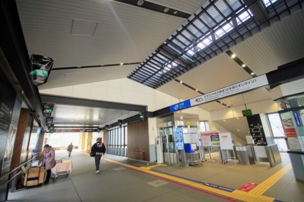 糸魚川駅　JR西日本　えちごトキめき鉄道