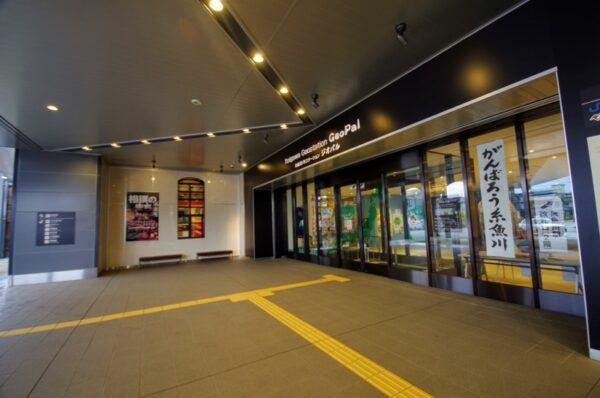 糸魚川駅　JR西日本　えちごトキめき鉄道