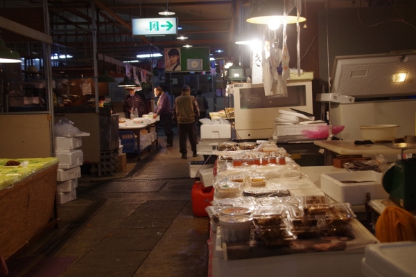 下之一色魚市場の朝市