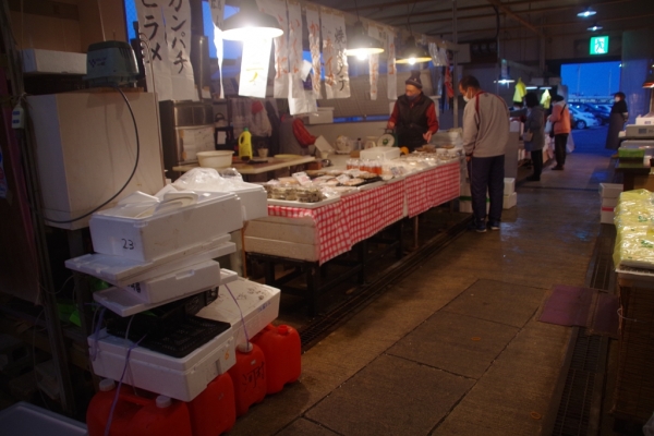 下之一色魚市場の朝市