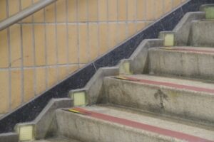 名古屋駅、戦時中の蓄光タイルと言われているもの。