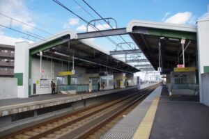 高架駅の近鉄伏屋駅