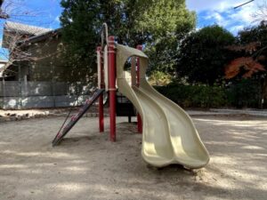 正色公園の滑り台
