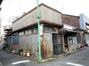 素敵なコーヒーショップの案内を見つけたのだが、肝心のコーヒーショップは見つけられなかった。