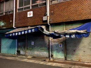 シネマスコーレ付近の商店街