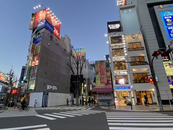 新宿 アルタ前