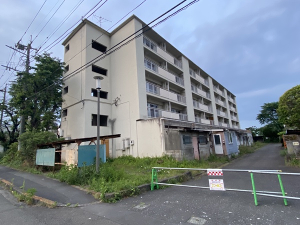 都営長房南アパート(50〜54号棟) 除却工事 立入禁止フェンス設置 都営長房南アパート(50〜54号棟) 除却工事 立入禁止フェンス設置