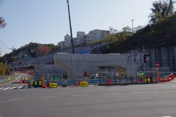 八王子南バイパス延伸工事 医療センター入口交差点 橋脚工事