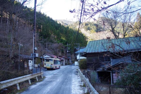 峰谷バス停