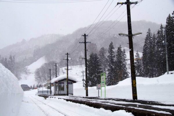黒沢駅　北上線　無人駅　木造駅舎