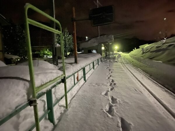 夜の平石駅
