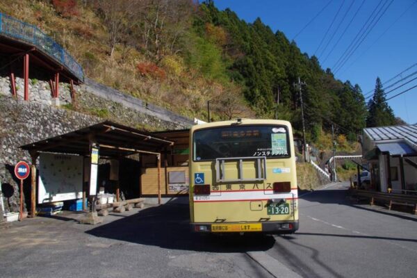 東日原バス停