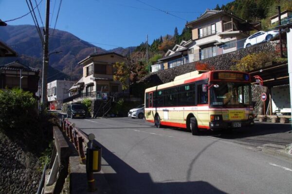 東日原バス停