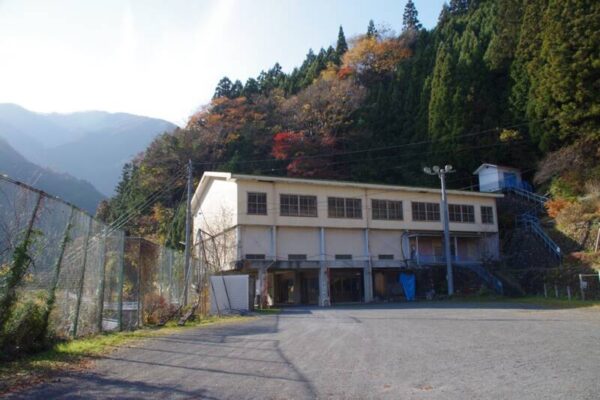 日原小学校跡