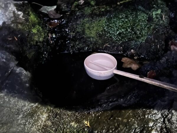 一石山神社の湧水