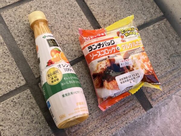 奥多摩駅前の土産店「みすず 堂」
