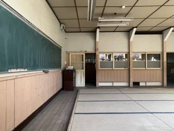 日原小学校跡