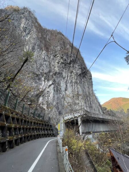 日原燕岩洞門