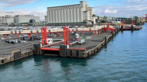 苫小牧西港　太平洋フェリーきたかみ