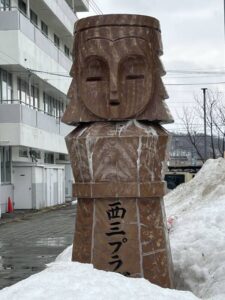 西三プラザのニポポ